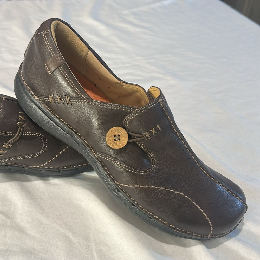 Clarks Brown Leather Loafers Classic Moccasin Style - Picture 4 of 8